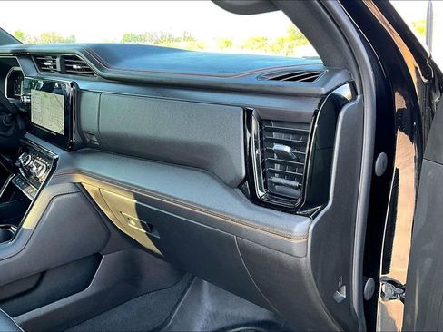 Used 2024 GMC Sierra 2500 AT4 w/ AT4 Premium Plus Package image 19