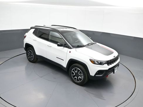 Used 2025 Jeep Compass Trailhawk AWD/4WD image 35