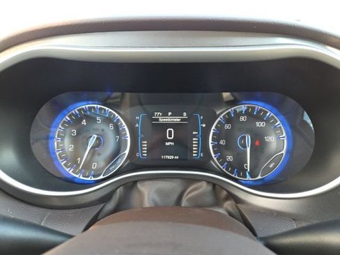 Used 2017 Chrysler Pacifica Touring-L FWD image 13