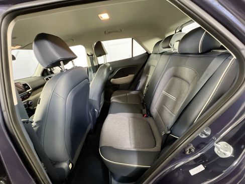 Used 2023 Hyundai Venue Limited FWD image 24