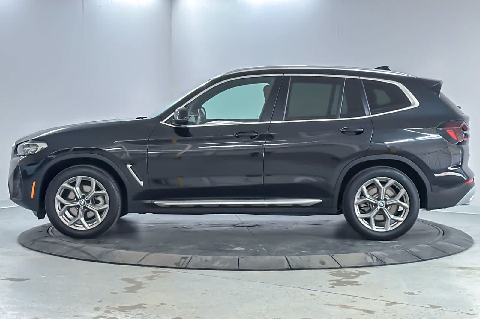 Used 2024 BMW X3 xDrive30i w/ Premium Package AWD/4WD image 5