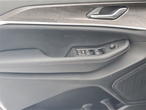 New 2026 Jeep Grand Cherokee Altitude AWD/4WD image 16