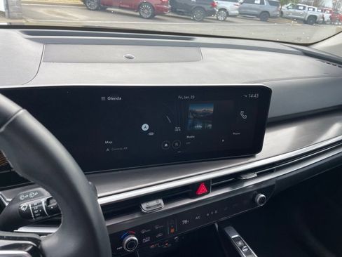 Used 2025 Kia Sorento S image 16