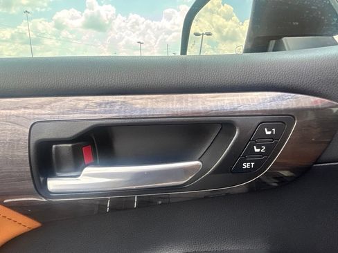 Used 2025 Toyota Highlander Platinum AWD/4WD image 9