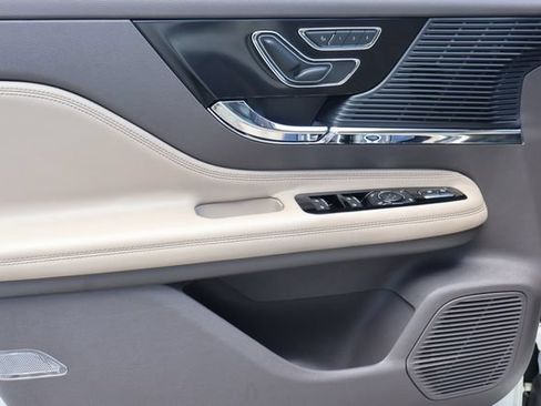 Used 2020 Lincoln Corsair FWD w/ Premium Package image 11