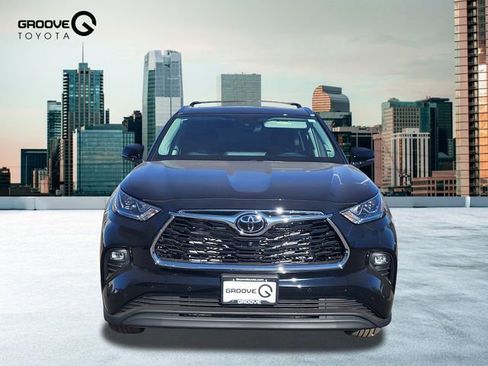 New 2026 Toyota Highlander Limited image 8