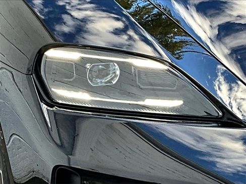 Used 2025 Porsche Taycan image 30