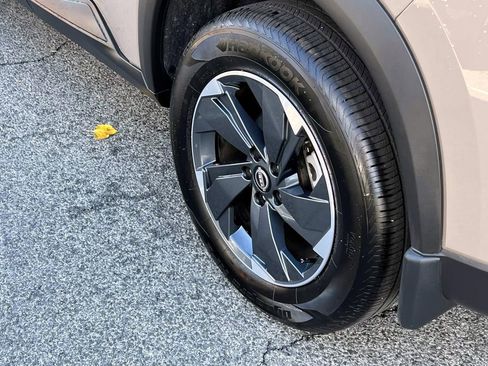 Used 2025 Nissan Rogue SV image 11