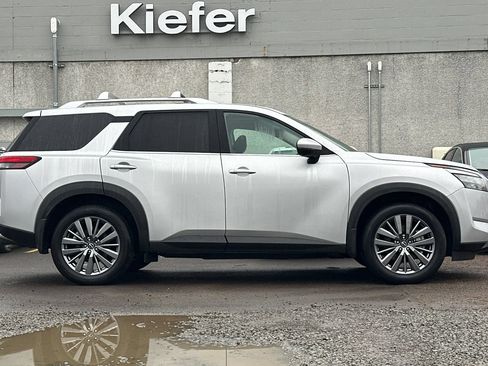 Used 2025 Nissan Pathfinder SL w/ SL Premium Package AWD/4WD image 3