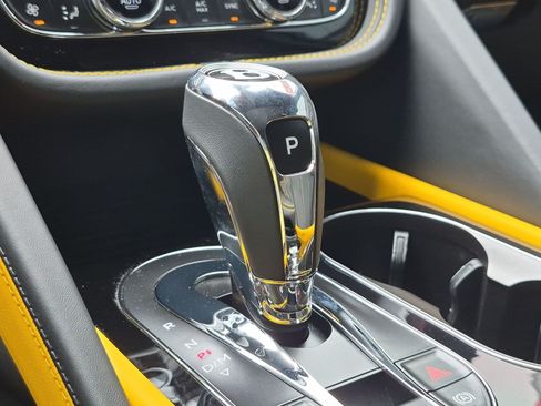 Certified 2025 Bentley Bentayga AWD/4WD image 20