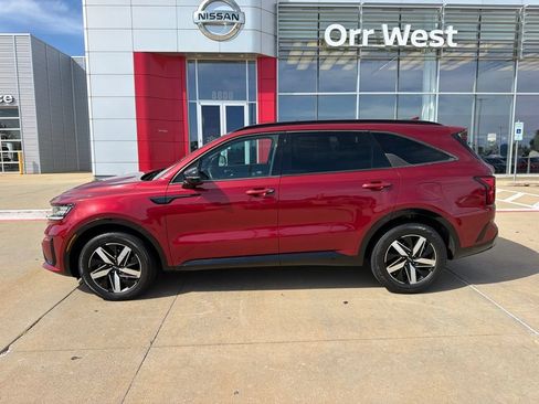 Used 2022 Kia Sorento S FWD image 2