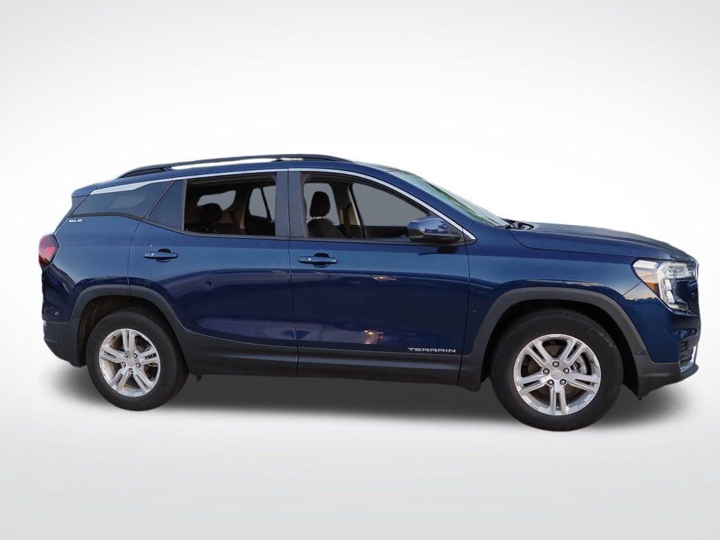 Used 2022 GMC Terrain SLE w/ Driver Convenience Package FWD image 6