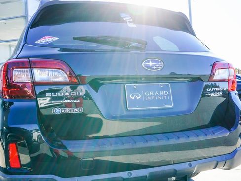 Used 2017 Subaru Outback 2.5i Limited image 11