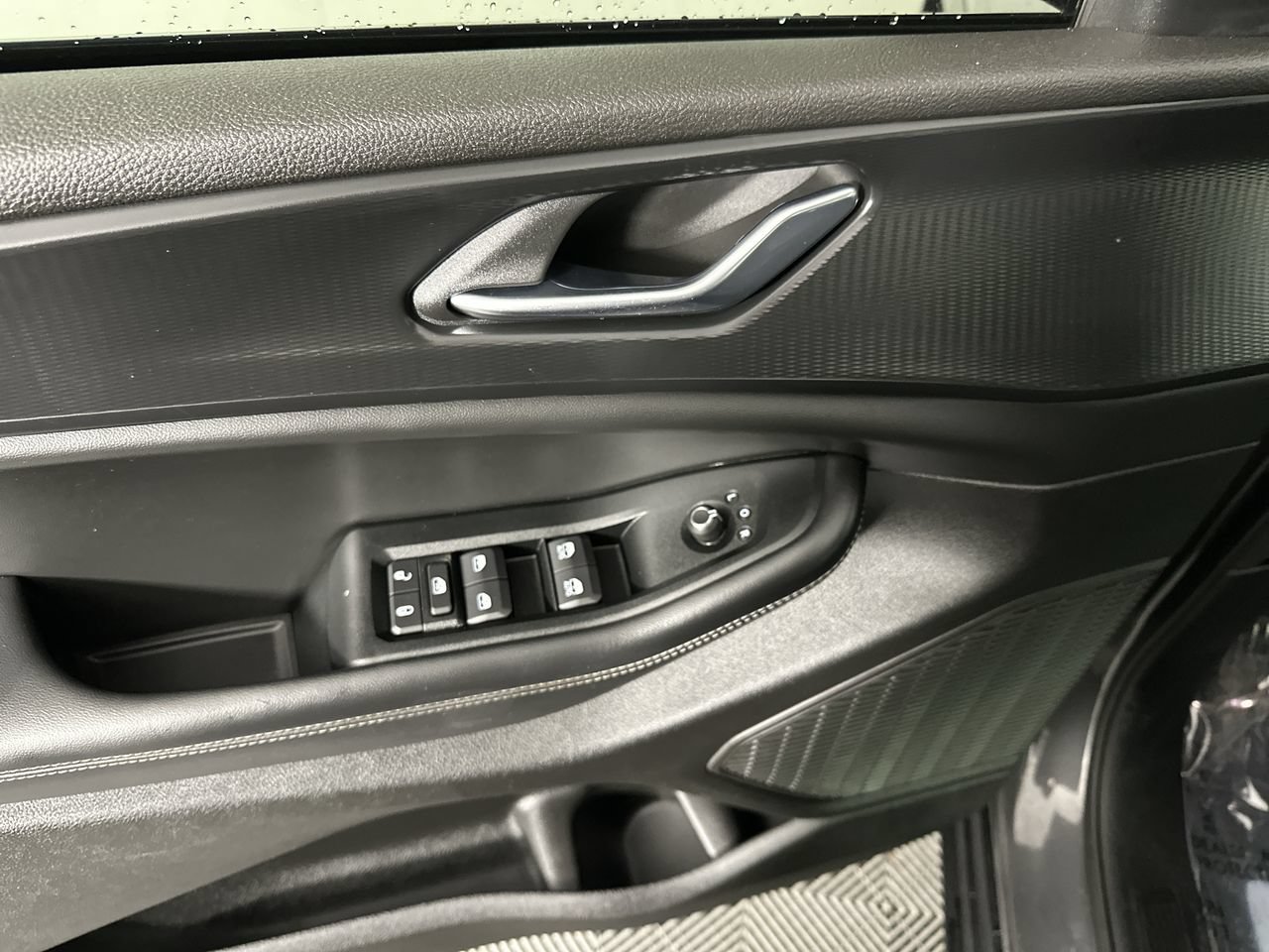 Used 2025 Jeep Grand Cherokee L Altitude RWD image 8