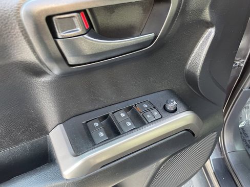 Certified 2022 Toyota Tacoma SR5 image 19