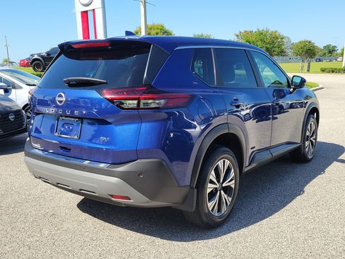 Certified 2022 Nissan Rogue SV FWD image 8