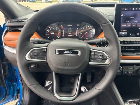 Used 2025 Jeep Compass Limited AWD/4WD image 13