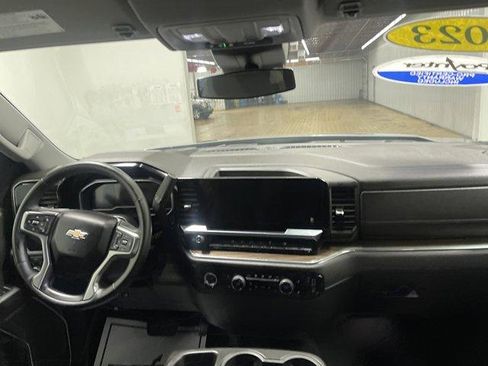 Used 2023 Chevrolet Silverado 1500 LT AWD/4WD image 16