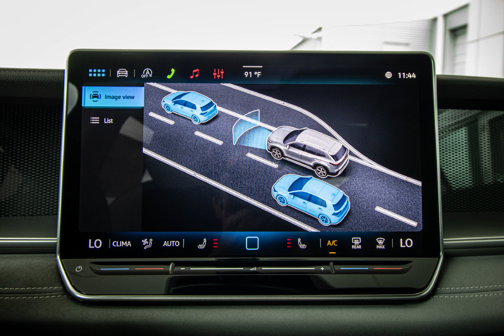 New 2026 Volkswagen Tiguan SE R-Line FWD image 46