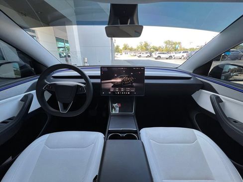 Used 2026 Tesla Model Y 2WD image 2