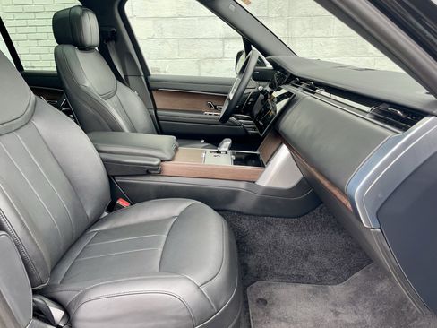 Certified 2025 Land Rover Range Rover SE image 15