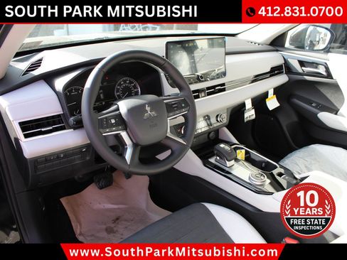 New 2026 Mitsubishi Outlander SE image 11