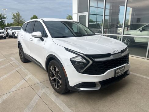 Used 2023 Kia Sportage EX FWD image 3