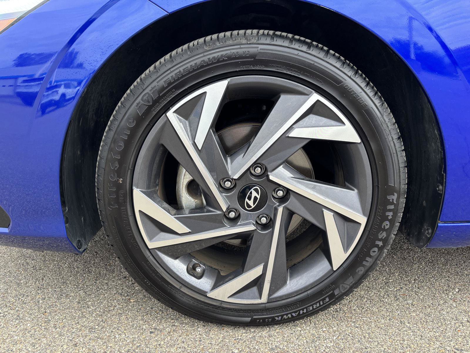 Used 2025 Hyundai Elantra Limited FWD image 11