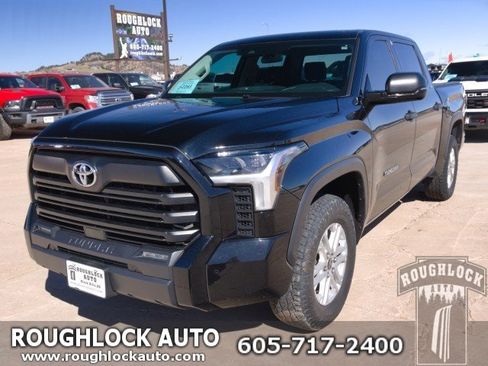 Used 2022 Toyota Tundra SR5 w/ SR5 Convenience Package image 1