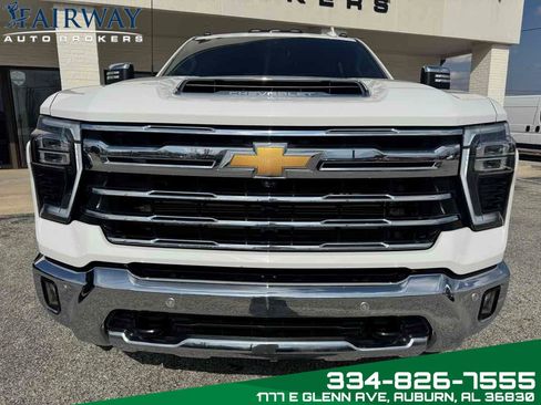Used 2024 Chevrolet Silverado 2500 LTZ w/ LTZ Convenience Package image 3