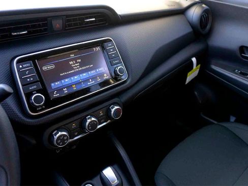 New 2025 Nissan Kicks Play S image 13