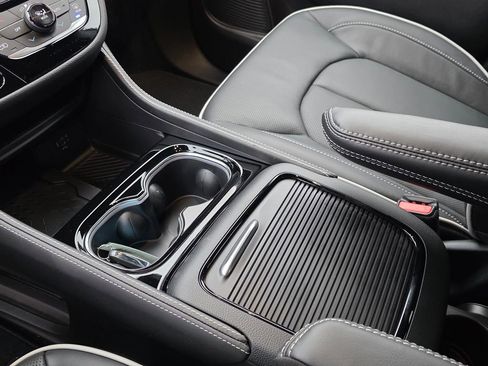 New 2026 Chrysler Pacifica Limited image 23