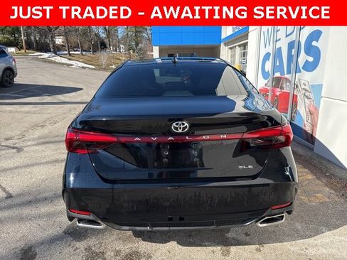 Used 2021 Toyota Avalon XLE image 6