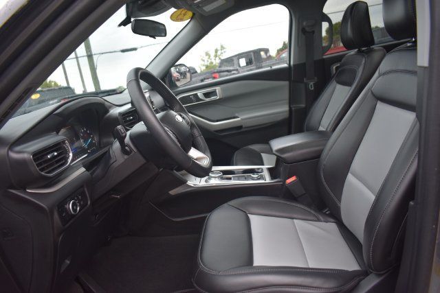 Used 2023 Ford Explorer XLT w/ Equipment Group 202A AWD/4WD image 26