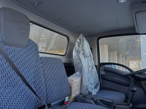 Used 2024 Isuzu NPR RWD image 12