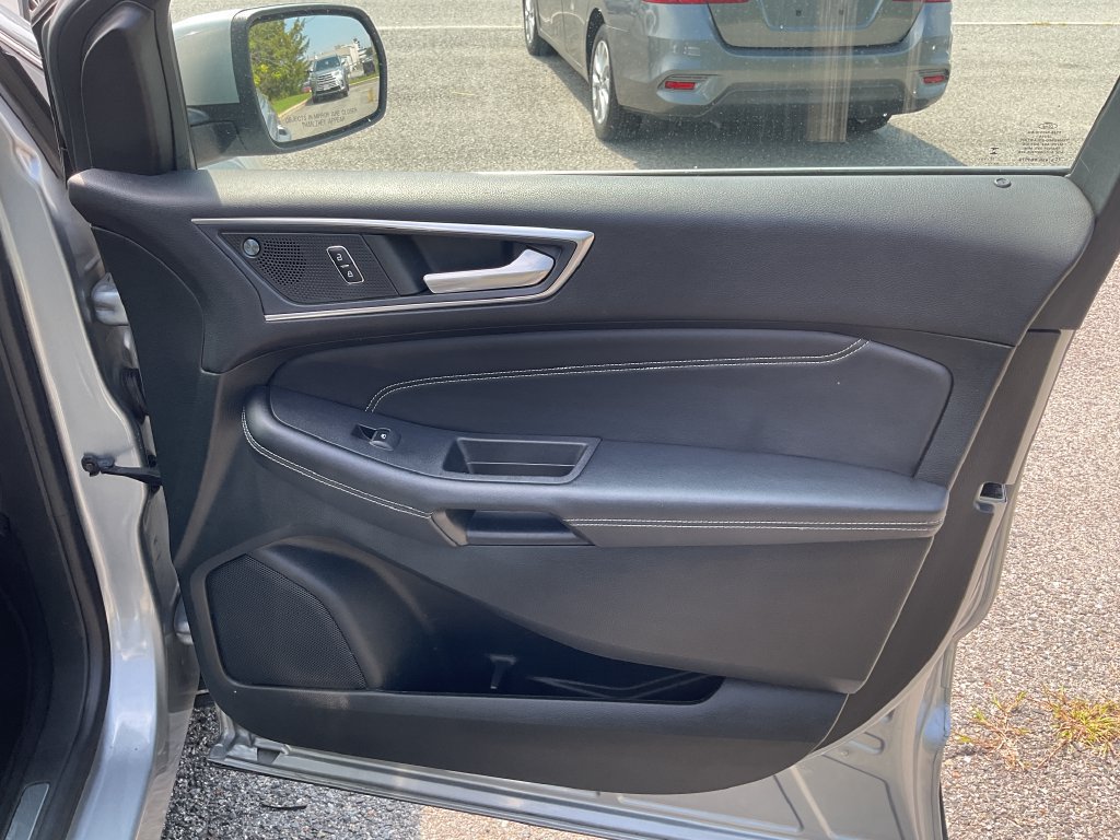 Used 2022 Ford Edge Titanium AWD/4WD image 23