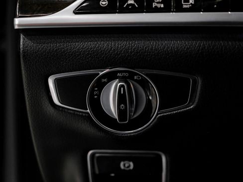 Used 2015 Mercedes-Benz S 550 Sedan w/ Sport Package w/ Sport Package image 35