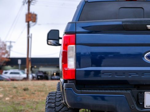 Used 2019 Ford F250 Lariat w/ Chrome Package image 52