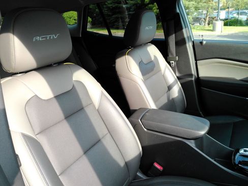 Used 2025 Chevrolet Trax ACTIV w/ Sunroof Package FWD image 17