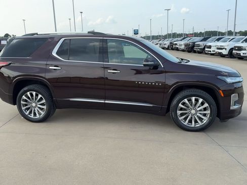 Used 2023 Chevrolet Traverse Premier FWD image 2