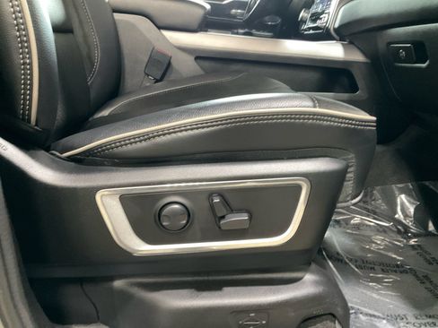 Used 2023 RAM 1500 Laramie AWD/4WD image 21