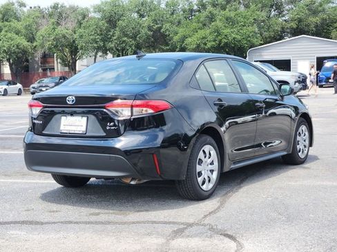 Used 2025 Toyota Corolla LE FWD image 4