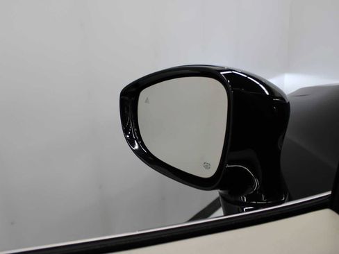 Used 2024 Chrysler Pacifica Touring-L FWD image 16