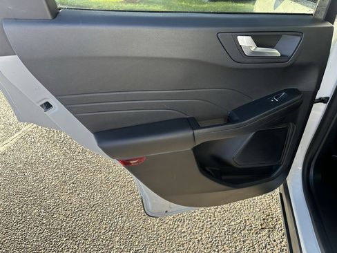 Used 2022 Ford Escape SEL image 16