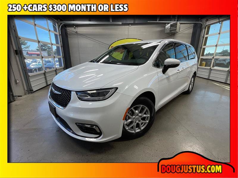Used 2023 Chrysler Pacifica Touring-L FWD image 1
