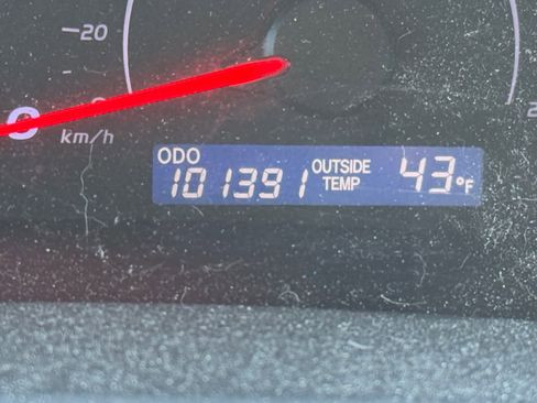 Used 2011 Toyota Camry LE image 14