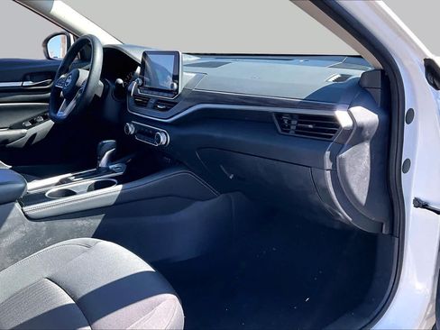 Used 2023 Nissan Altima 2.5 SV FWD image 18