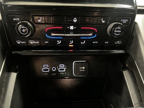 Used 2023 Jeep Grand Cherokee Limited image 41