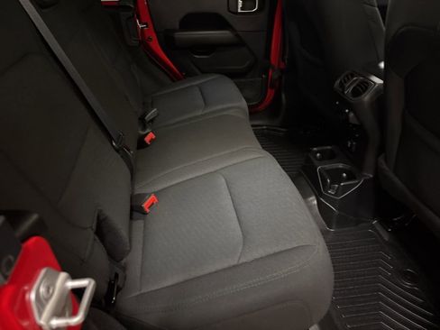 Used 2019 Jeep Wrangler Unlimited Sahara image 34