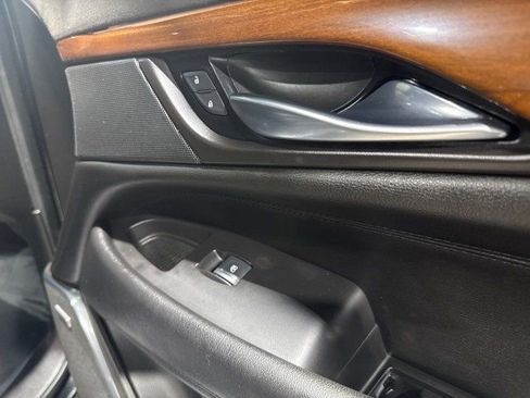 Used 2015 Cadillac Escalade Luxury image 34